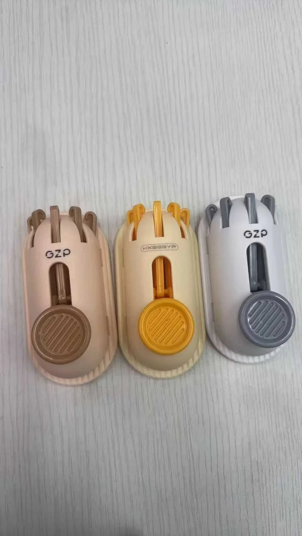 5-Claw Retractable Wall Hook – Smart & Space-Saving Storage