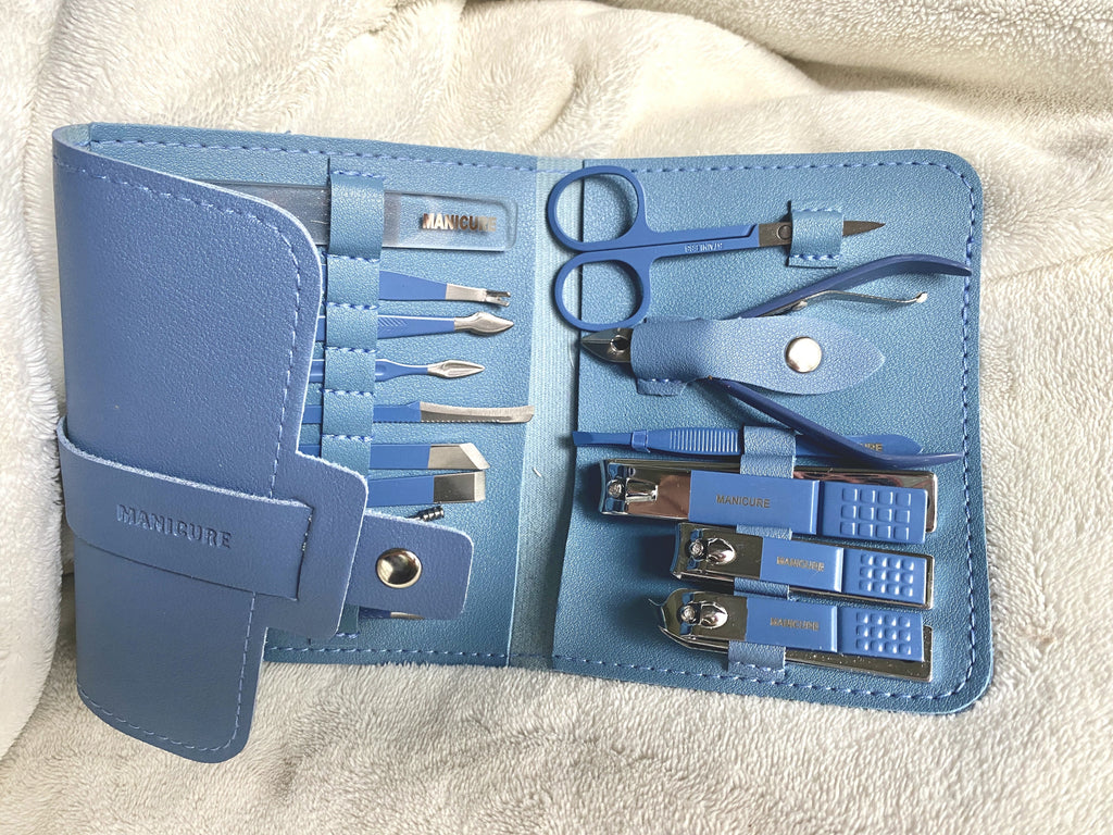 MANICURE PEDICURE KIT